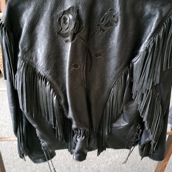 Leather Riding Goods , great shape, medium size 250.00 for all. Can sell separat - Picture 4 of 6